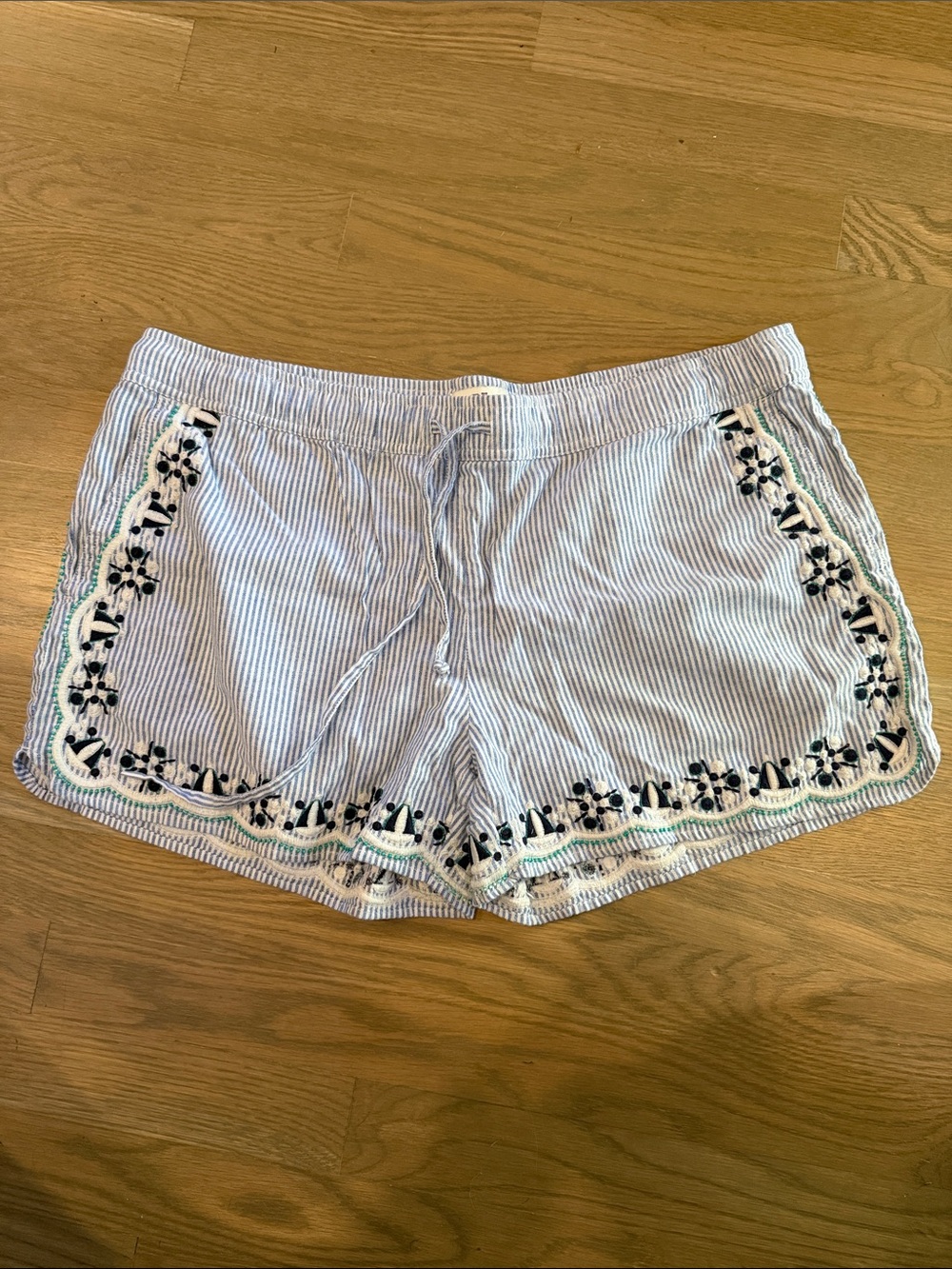 Vineyard Vines Women’s Striped Blue Embroidered Shorts